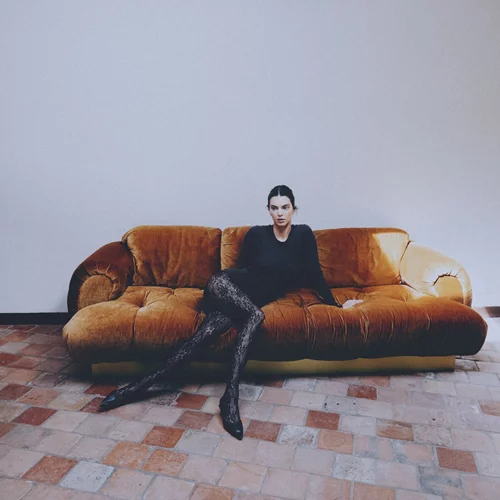 Tο romantic chic καλσόν με δαντέλα της Calzedonια που επιλέγει η Kendall Jenner