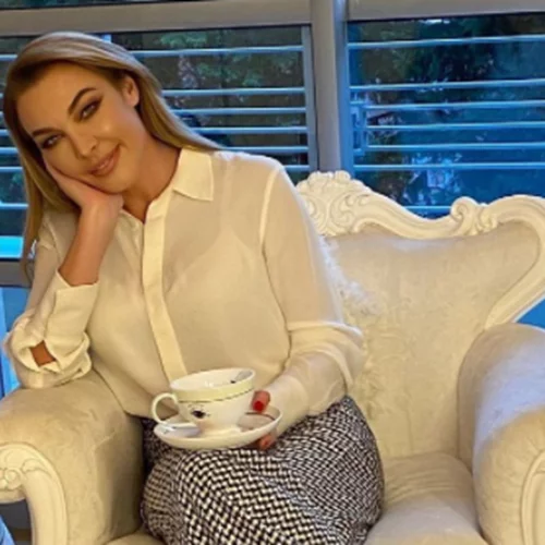 Τατιάνα Στεφανίδου | Η κόρη της, Λυδία, τη φωτογραφίζει στο πολυτελές σπίτι τους