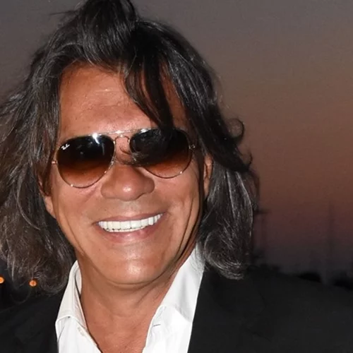 Ο Ηλίας Ψινάκης σε νεανική ηλικία σε διαφήμιση φραπέ - Μόλις 22 ετών