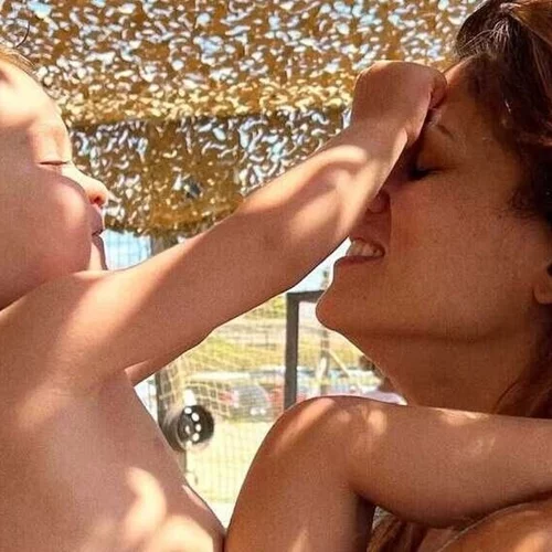 H Ολίβια Στρατή στην κουζίνα! Το χαριτωμένο βίντεο που ανέβασε η Μαίρη Συνατσάκη