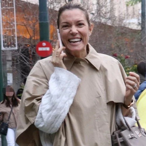 Πώς θα ντυθείς κομψά χωρίς να κρυώνεις; Η Βίκυ Καγιά προτείνει τον πιο έξυπνο τρόπο