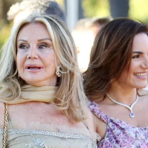 Αγάπη Πολίτη | Πιο ξανθιά από ποτέ στον γάμο του γιου της, Παύλου Βαρδινογιάννη