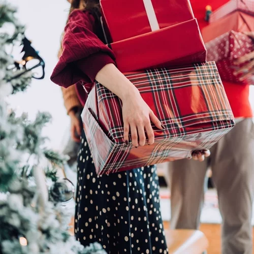 Ψάχνεις δώρο για τη vintage lover φίλη σου; Βρήκαμε αυτά που θα λατρέψει