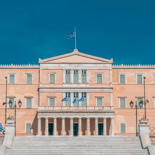 Συνεπιμέλεια | Με 156 ψήφους πέρασαν τα επίμαχα άρθρα του νομοσχεδίου - "Οχι" από Γιαννάκου και Κεφαλογιάννη