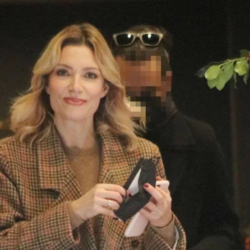 Πώς θα ντύνεσαι κομψά κάθε πρωί; Η Βίκυ Καγιά δημιούργησε το τέλειο look