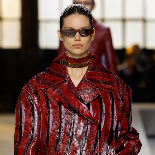 Warm Leatherette | 10 δερμάτινα πανωφόρια για ενδιαφέρουσα υφή στις φθινοπωρινές σου εμφανίσεις