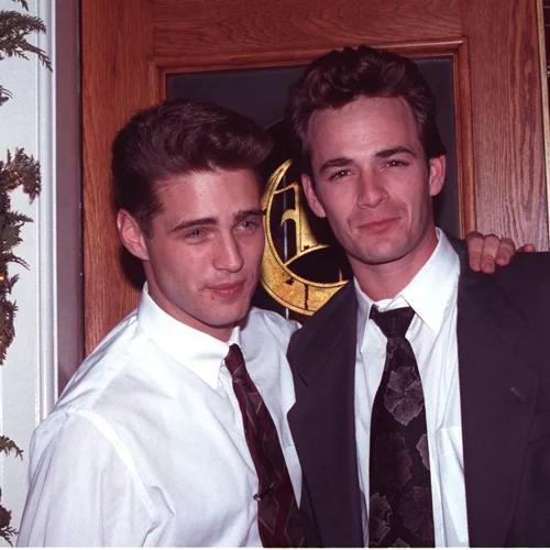 Ο Luke Perry, η νοσταλγία και το coolness των 90s σε φωτογραφίες