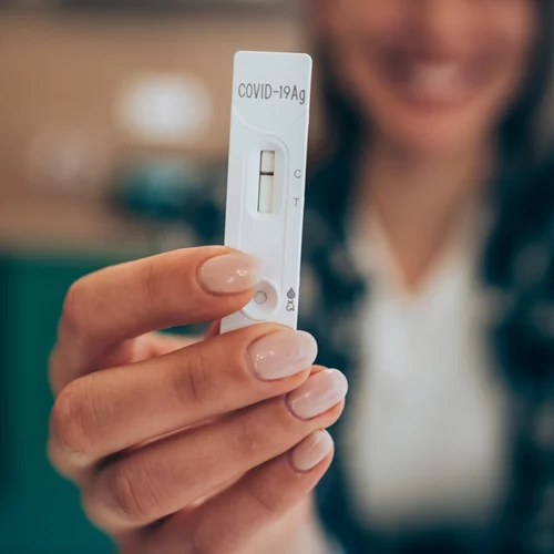 Ξεκινά η δωρεάν διάθεση self test ενόψει εορτών - Πώς θα γίνει η διανομή