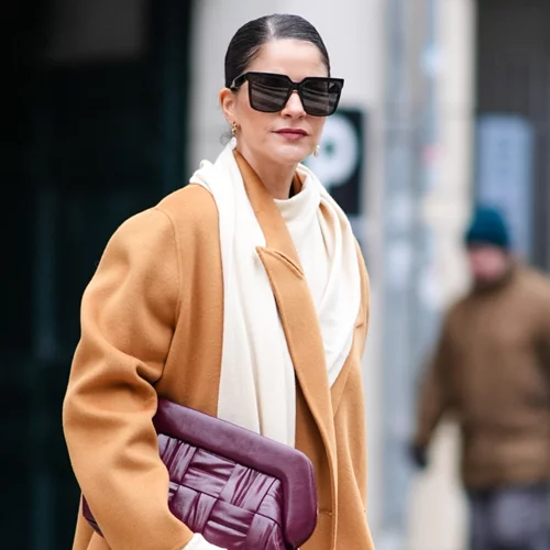 Οι καφέ δερμάτινες μπότες από τη Zara που ταιριάζουν τέλεια με φούστες και φορέματα