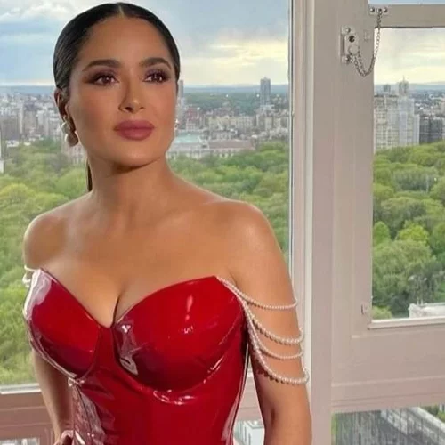 Oh Salma | Η ultra navy εμφάνιση στο Wimbledon με σύνολο Gucci