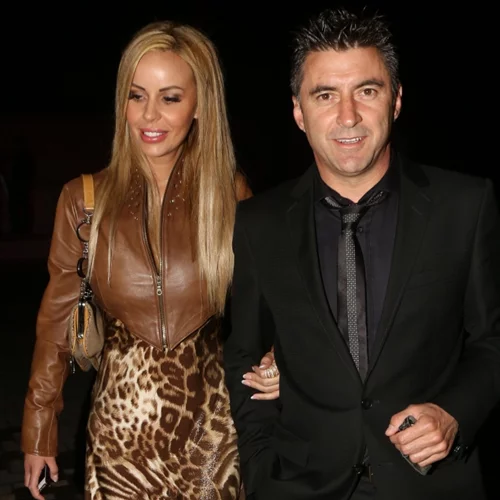 Ιωάννα Λίλη | Οι αποκαλύψεις για τον γάμο της με τον Θοδωρή Ζαγοράκη, το χειρουργείο και ο λόγος που κυκλοφορεί με μπαστούνι