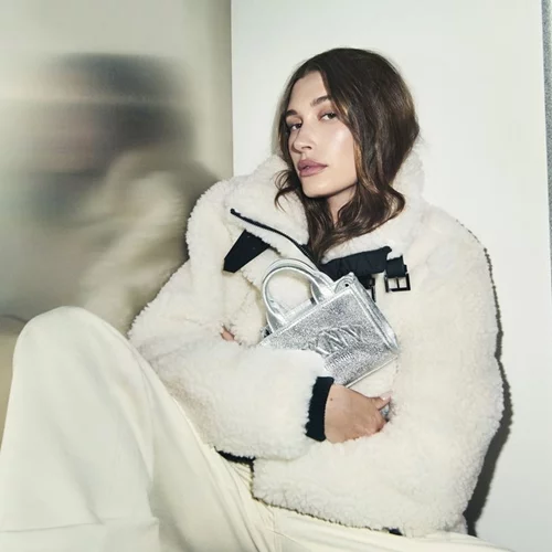 To New York chic που προτείνει η DKNY για τις γιορτές