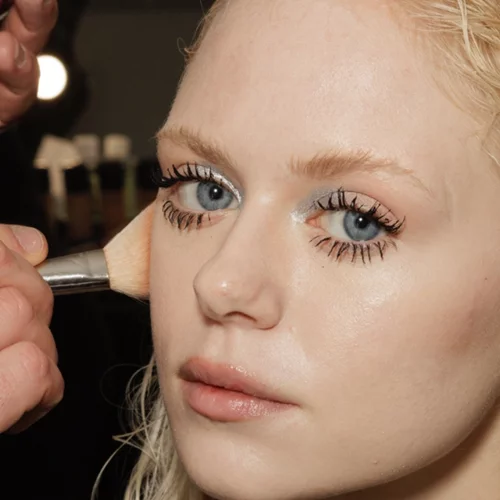 Θέλεις βλεφαρίδες σαν ψεύτικες; Βρήκα 3 pro tips για μήκος και όγκο με τη mascara που έχεις ήδη