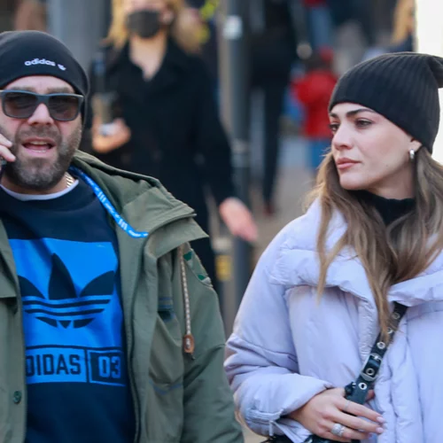 Ήβη Αδάμου - Μιχάλης Κουινέλης | Βόλτα στο κέντρο της πόλης για το ερωτευμένο ζευγάρι