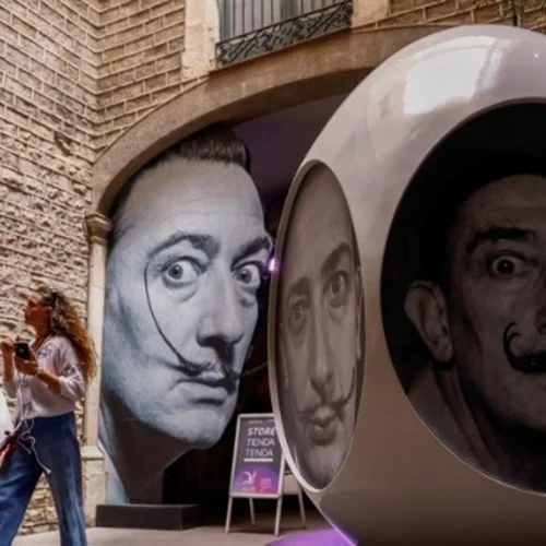 Κολιέ του Salvador Dalí πωλήθηκε σε δημοπρασία έναντι 858.500 δολαρίων