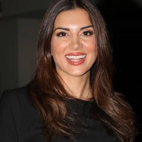 Σταματίνα Τσιμτσιλή | Βραδιά με τις φίλες της - Tα bold σκουλαρίκια της