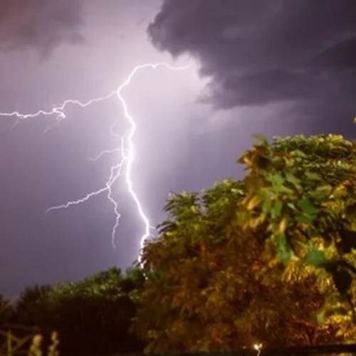 Κακοκαιρία εξπρές σάρωσε Ήπειρο και Δυτική Μακεδονία: Πάνω από 20.000 κεραυνοί, πλημμύρες και προβλήματα