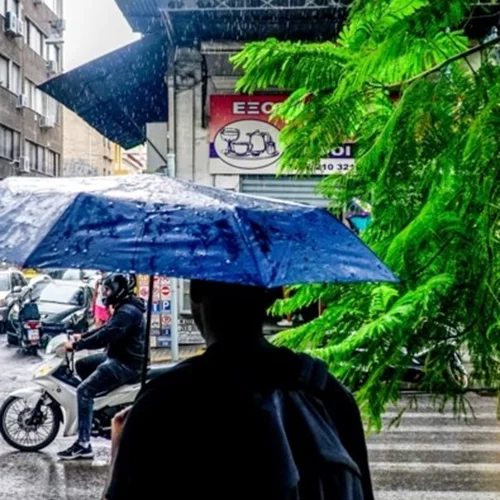 Φθινοπωρινή ημέρα σήμερα με βροχές και πτώση της θερμοκρασίας - Πού θα χρειαστείτε ομπρέλα