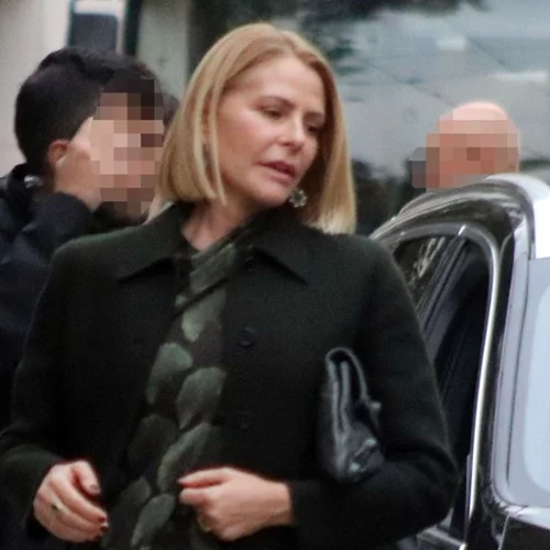 H διαφορετική εικόνα της Τζένης Μπαλατσινού -  Αναδεικνύει την κομψότητα της απλότητας