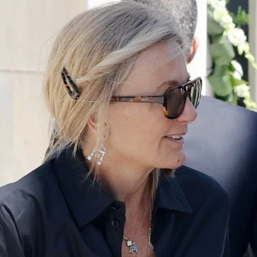 Με μαύρη φούστα και ασορτί πουκάμισο η Μαρέβα Μητσοτάκη στην κηδεία του πρίγκιπα Μιχαήλ