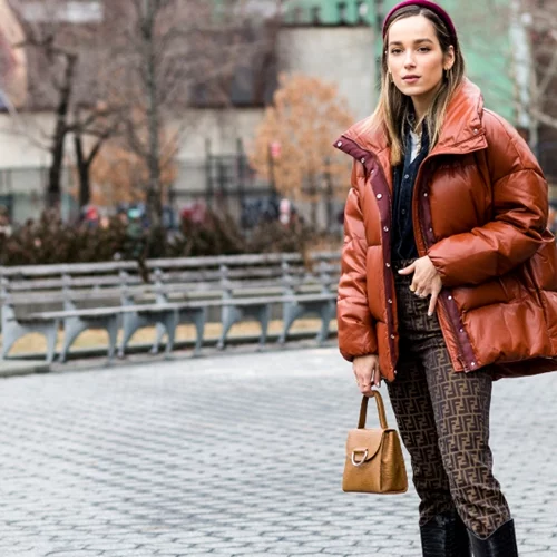 Εκπτώσεις στη Bershka | Τα πανωφόρια που θα αγοράσει μία ενημερωμένη fashionista