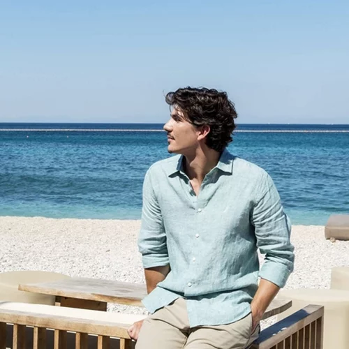 Ο Παύλος Γαλακτερός φτιάχνει τη βαλίτσα των διακοπών