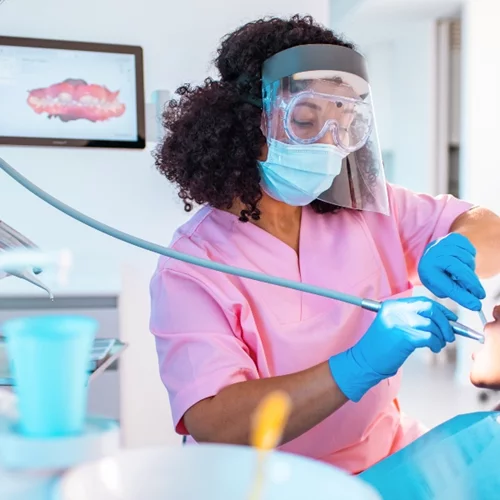 Aνατροπή | Οι οδοντίατροι θα καθορίζουν ποιοι θα κάνουν rapid test - Τι προβλέπει το ΦΕΚ