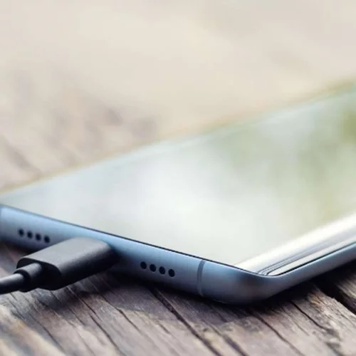 Πώς μπορείς να φορτίσεις το κινητό σου χωρίς φορτιστή