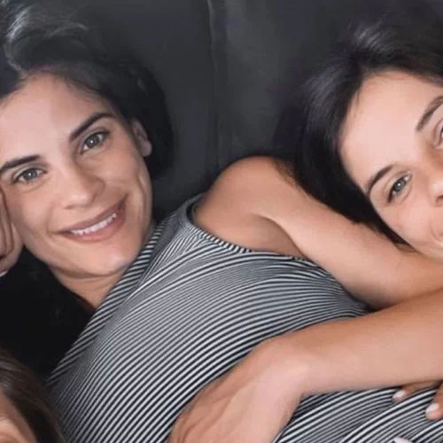 Χριστίνα Μπόμπα | Οι φωτογραφίες με την αδερφή της και τα τέλεια φορέματα εγκυμοσύνης