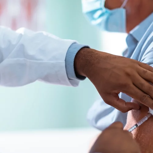 Έρχεται το εμβόλιο για τον αναπνευστικό ιό RSV - Ποιες ομάδες του πληθυσμού θα προηγηθούν