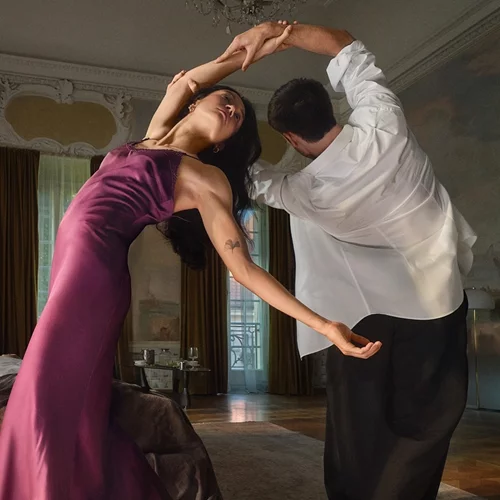 "Ντύσε Τη Ζωή Σου Με Πολύτιμες Στιγμές" | Στη νέα καμπάνια της Answear η μόδα συναντά τον χορό