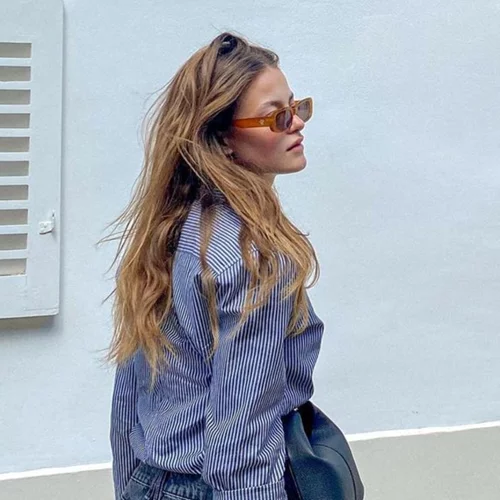 Η Γαία Μερκούρη προτείνει τον πιο cool τρόπο για να φορέσεις ένα denim σορτς αυτή την εποχή