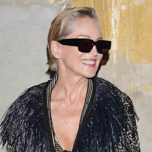 H Sharon Stone πιο εκθαμβωτική από ποτέ στην Αθήνα | Το french - inspired κούρεμά της είναι ό,τι πιο σύγχρονο τώρα