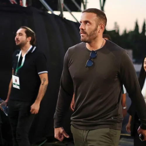 Με νέα συνοδό ο Νίκος Παππάς λίγους μήνες μετά τον χωρισμό του από τη Βάλια Χατζηθεοδώρου