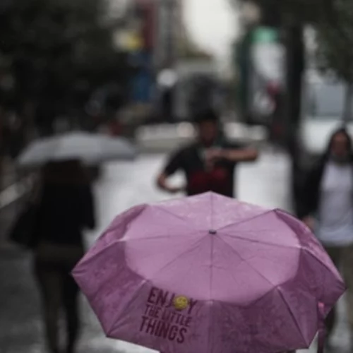 Αστατος καιρός και σήμερα με συννεφιά και βροχές - Πώς θα είναι το σκηνικό το Σαββατοκύριακο