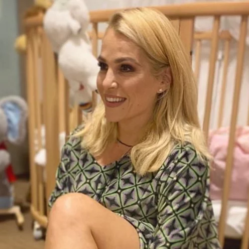 Στην κουζίνα η Τζένη Μπότση | Τα "ψαγμένα" πιάτα που ετοίμασε με υλικά από το μποστάνι της