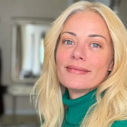 Ο metallic καθρέφτης της Ζέτας Μακρυπούλια | 5 καθρέφτες που θα μεταμορφώσουν το σαλόνι σου