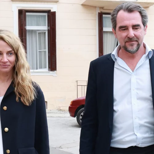 Η Χρυσή Βαρδινογιάννη με casual look και luxury τσάντα στην πρόβα γάμου με τον Νικόλαο ντε Γκρες