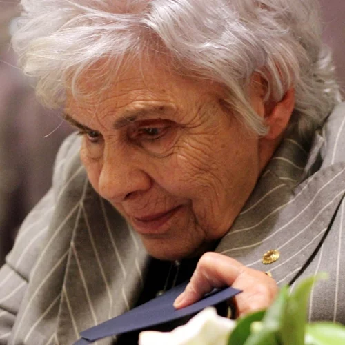 Η Κική Δημουλά μέσα από τα κοινωνικά δίκτυα