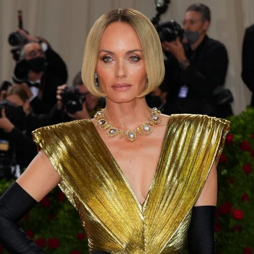 Το διάσημο μοντέλο Amber Valleta εμφανίστηκε στο Met Gala με φόρεμα που είχε φορέσει και η Βίκυ Καγιά