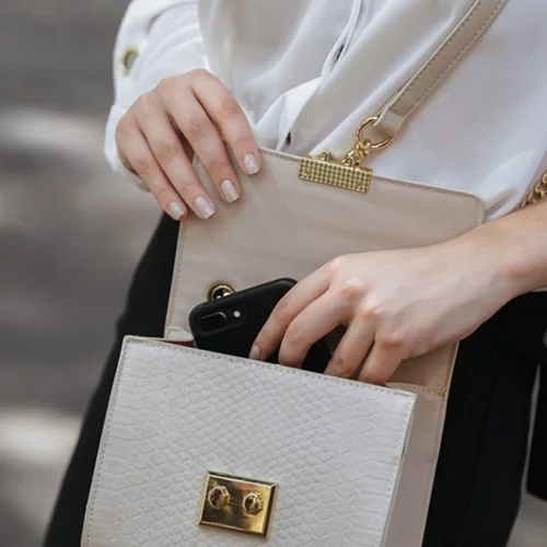 Μπήκε ο Νοέμβριος | 10 stylish μανικιούρ για να διαλέξεις τι θα κάνεις αυτόν το μήνα στα νύχια σου