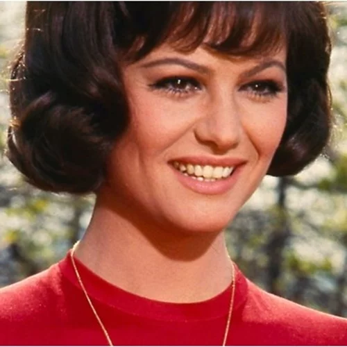 Η Claudia Cardinale με το πιο διαχρονικό φόρεμα πλάι στον Alain Delon, πριν από 55 χρόνια