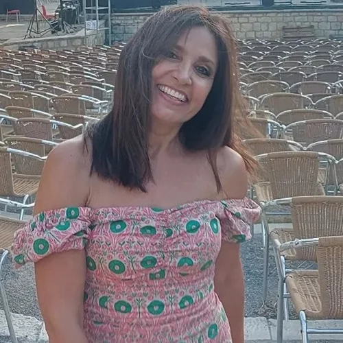 "Σαγηνευτική" | Η Βάσω Γουλιελμάκη με μπικίνι στην παραλία