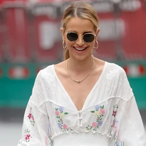 Αυτή είναι η καλύτερη στιλιστική συμβουλή για το καλοκαίρι | Προτίμησε ρούχα σε αυτά τα υφάσματα