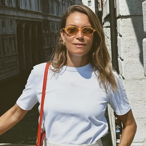 Η Βίκυ Καγιά με την τάση ομορφιάς που ολοένα και περισσότερες γυναίκες άνω των 50 υιοθετούν στο εξωτερικό