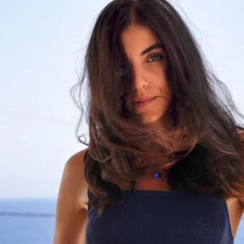 Άννα Μαρία Βέλλη | Έκανε μανικιούρ το αρχικό γράμμα του Νίκου Μπάρτζη