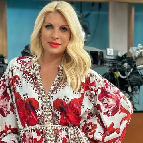 Η Ελένη Μενεγάκη με το φόρεμα από τα Marks&Spencer που δεν θα σταματήσεις να φοράς στην πόλη το καλοκαίρι