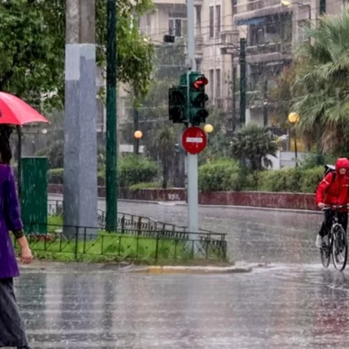 Παραμένει η ζέστη σήμερα, αλλά έρχονται βροχές και καταιγίδες - Τι καιρό θα κάνει στην Αττική