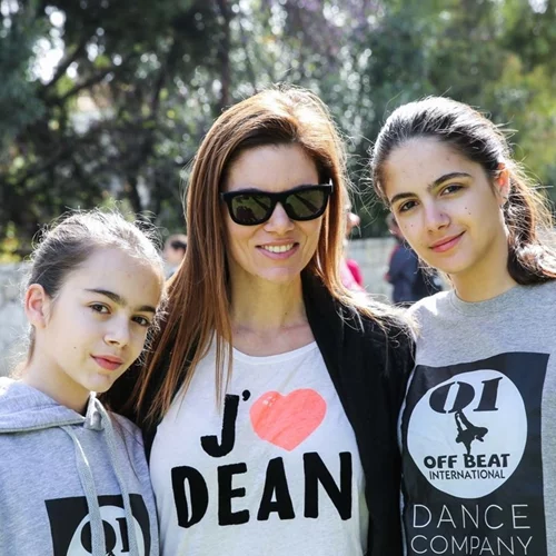 Όταν η Μιράντα Πατέρα πόζαρε με τις έφηβες κόρες της Αλεξάνδρα και Νταίζη Νίκα