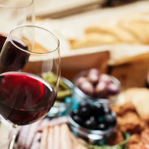 Τι να πιω έξω όταν κάνω δίαιτα; 7 συμβουλές για να μειώσεις τις θερμίδες